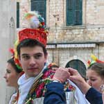 Pirna majka daruje ubruse